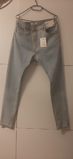 Zdjęcie oferty: Spodnie męskie jeansy Super Skinny Bershka