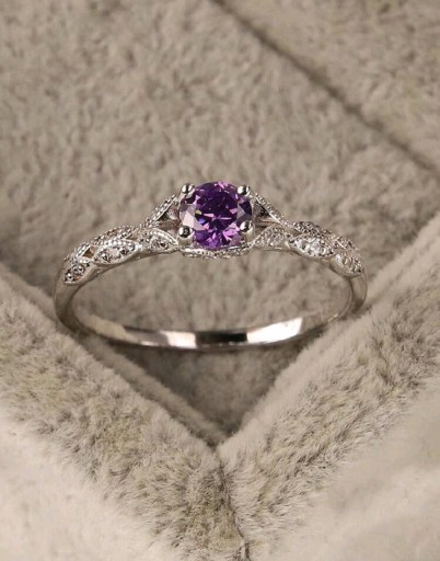 Zdjęcie oferty: Piękny pierścionek srebrny próba 925 