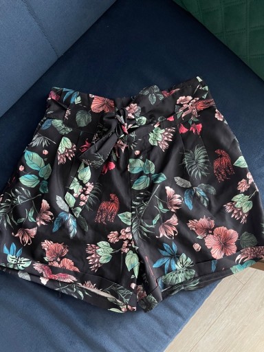 Zdjęcie oferty: Szorty Cropp 36