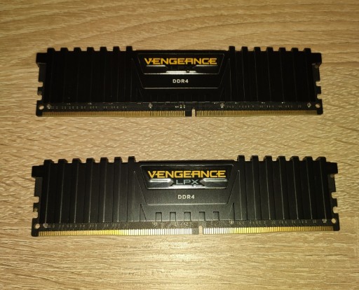 Zdjęcie oferty: Pamięć RAM Corsair Vengeance LPX 16GB 3000mhz