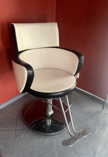 Zdjęcie oferty: Fotel kosmetyczny / fryzjerski 
