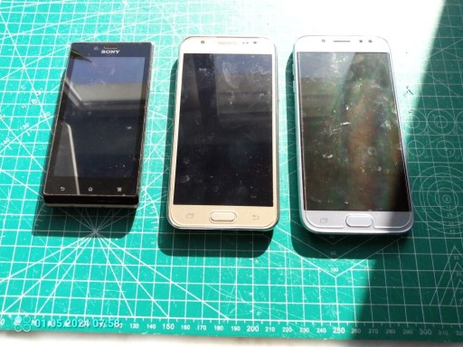 Zdjęcie oferty: 3 smartphony Samsung Sony na części do naprawy