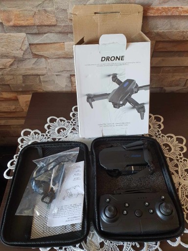 Zdjęcie oferty: DRON Z KAMERĄ E88 