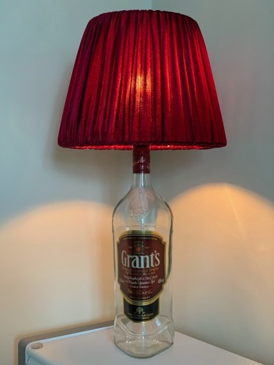 Zdjęcie oferty: Lampka z butelki po Grant's 1,5L - edycja red
