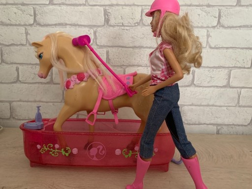 Zdjęcie oferty: Lalka Barbie i Koń z akcesoriami