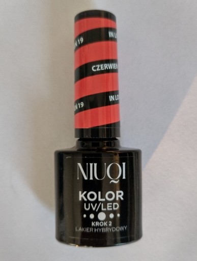 Zdjęcie oferty: NIUQI lakier hybrydowy czerwień 19 in love 5 ml