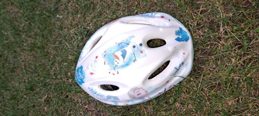 Zdjęcie oferty: Kask ochronny dladziewczynki 3-7 lat z motywem bajki Kraina lodu.