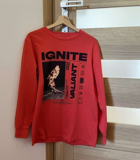 Zdjęcie oferty: Czerwona Damska Bluzka z Nadrukiem M