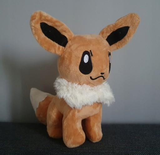 Zdjęcie oferty: EEVEE Pokemon maskotka Pluszak detektyw pikachu