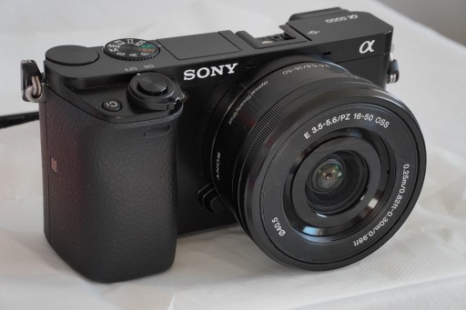 Zdjęcie oferty: Sony A6000 + ob. 16-50mm f/3.5-5.6 przebieg 200 !!