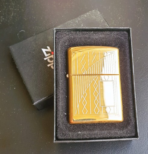 Zdjęcie oferty: NOWA  ZIPPO z 2002 roku .   BRASS CASE .