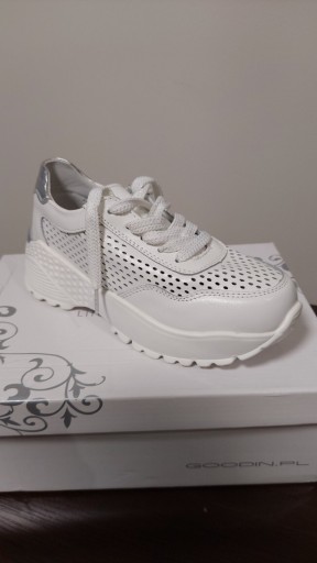 Zdjęcie oferty: Białe skórzane snickersy 