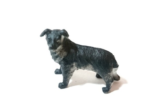 Zdjęcie oferty: małe figurki zwierzęta domowe pies kundel