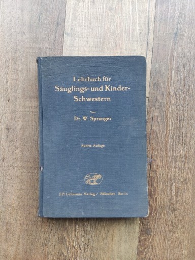 Zdjęcie oferty: LEHRBUCH FÜR SÄUGLINGS-UND KINDER SCHWESTERN 1941r