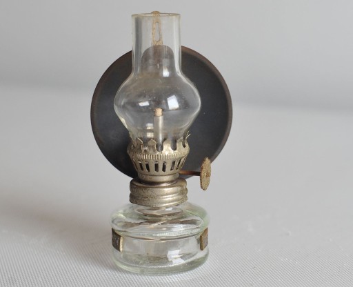 Zdjęcie oferty: Mała stara lampka naftowa