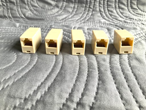 Zdjęcie oferty: łączniki RJ45 <> RJ45 ( skrętka/skrętka) // 5 szt.