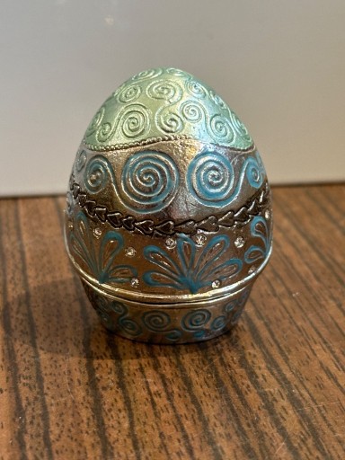 Zdjęcie oferty: Metalowe jajko puzderko na magnes ładna ozdoba 