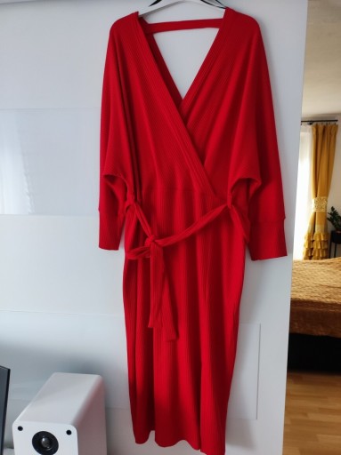 Zdjęcie oferty: Piękna czerwona sukienka r. 48 Midi