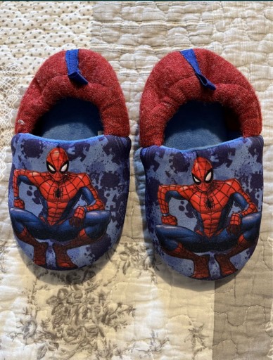 Zdjęcie oferty: Kapcie dziecięce Spiderman (r.26/27)