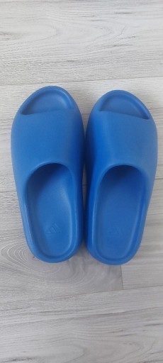 Zdjęcie oferty: Klapki Yeezy Slide Azure