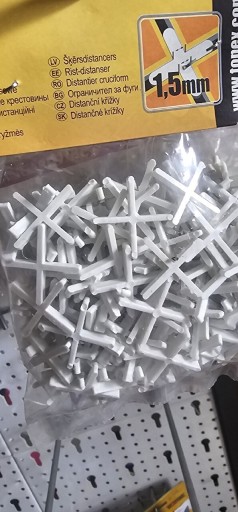 Zdjęcie oferty: Krzyżyki dystansowe 1,5mm 200sztuk 