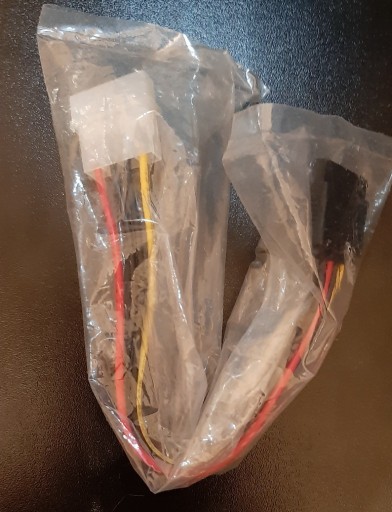 Zdjęcie oferty: Przejściówka zasilania adapter MOLEX - SATA