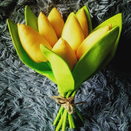 Zdjęcie oferty: Tulipany szyte 8 sztuk