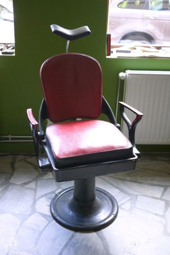 Zdjęcie oferty: Antyk vintage powojenny fotel fryzjerski barberski