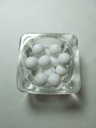 Zdjęcie oferty: Koraliki silikonowe 12 mm białe 2 szt.