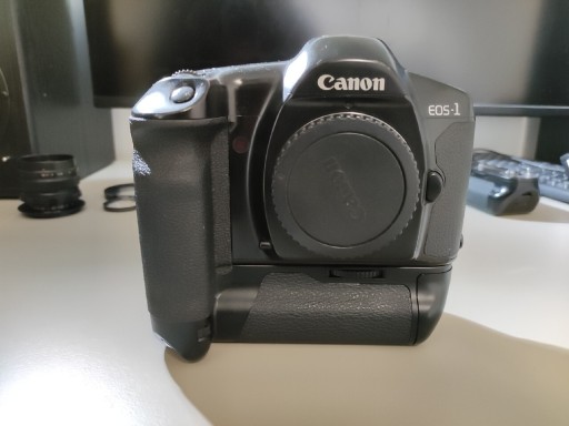 Zdjęcie oferty: aparat analogowy canon eos 1