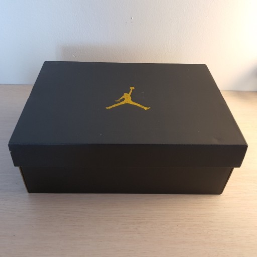 Zdjęcie oferty: AIR JORDAN 1 MID SE (BLACK/METALIC GOLD)