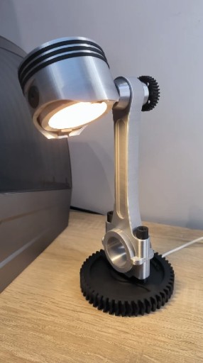 Zdjęcie oferty: Lampka na biurko