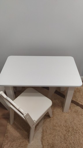 Zdjęcie oferty: Drewniany stolik z dwoma krzesełkami