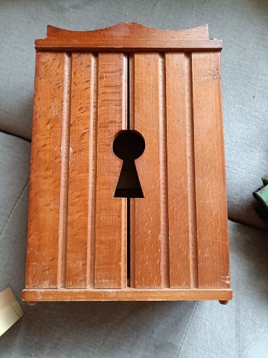 Zdjęcie oferty: Skrzynka drewniana PRL na klucze 