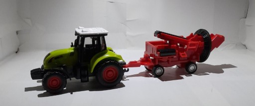 Zdjęcie oferty: Traktorek Z napędem z przyczepa 