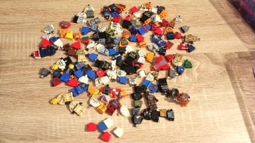 Zdjęcie oferty: Klocki LEGO ludziki torsy