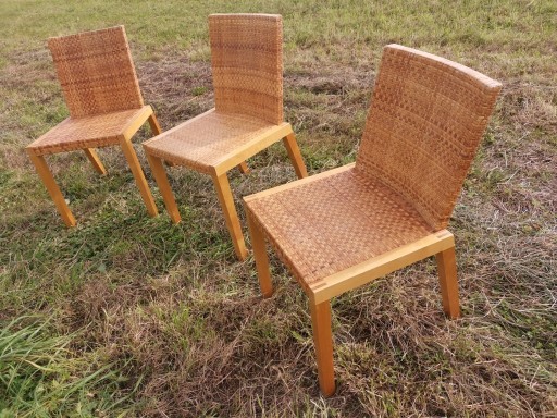 Zdjęcie oferty: Trzy krzesła wiklina i drewno. 