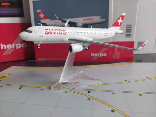 Zdjęcie oferty: Airbus A 320 SWISS 1:200 Herpa