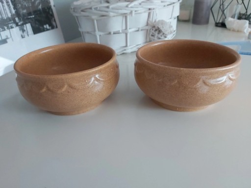 Zdjęcie oferty: 2 miski ceramiczne, bulionówki, kolor musztardowy.