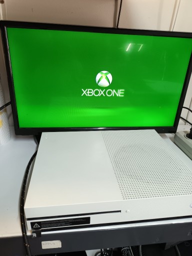Zdjęcie oferty: Xbox one s model 1681 pad gry 
