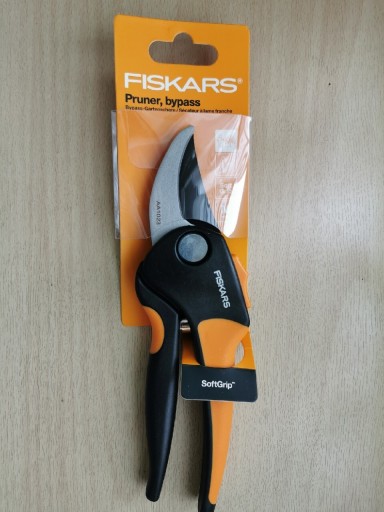 Zdjęcie oferty: Sekator nożycowy FISKARS 
