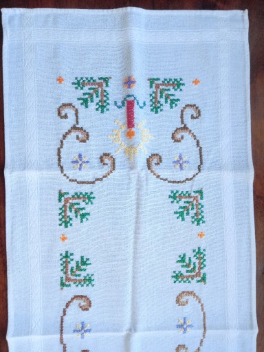 Zdjęcie oferty: bieżnik serweta ręcznie wyszywana haft krzyżykowy