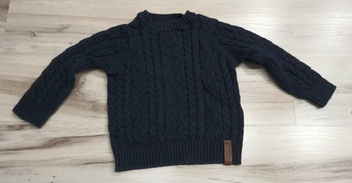 Zdjęcie oferty: Granatowy sweter chłopięcy r. 110