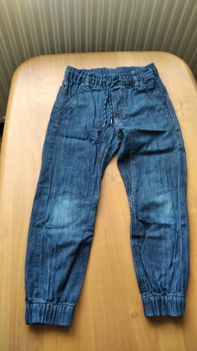 Zdjęcie oferty: spodnie zestaw 110 jeansy dresy 5szt