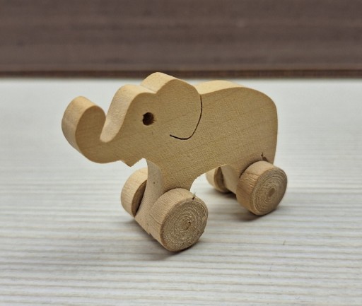 Zdjęcie oferty: Drewniany słonik na kółkach słoń figurka 