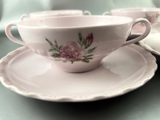 Zdjęcie oferty: Bulionowki różowa porcelana 4 sztuki