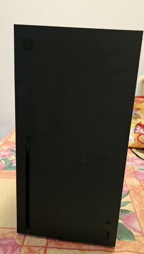 Zdjęcie oferty: Xbox Series X, 2 pady plus gry