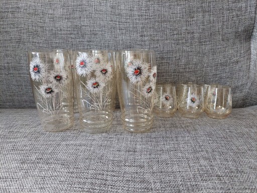 Zdjęcie oferty: ZESTAW DEKORACYJNYCH SZKLANEK Z KWIATOWYM MOTYWEM – 11 SZTUK