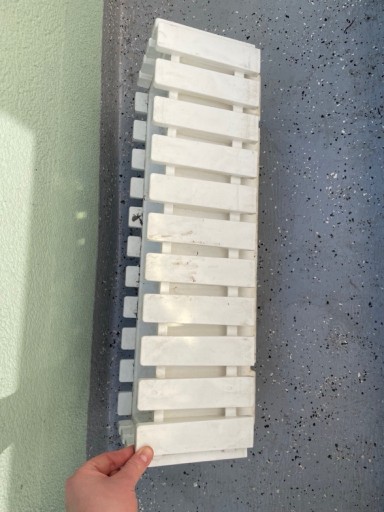 Zdjęcie oferty: Biała skrzynka balkonowa płotek
