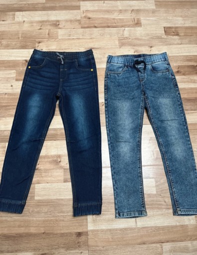 Zdjęcie oferty: Bardzo ładny spodnie jeansowe 134 cm